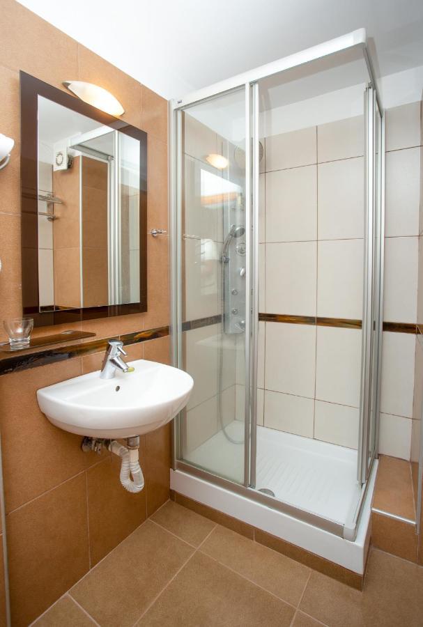 Hotel Adonis Мецовон Экстерьер фото