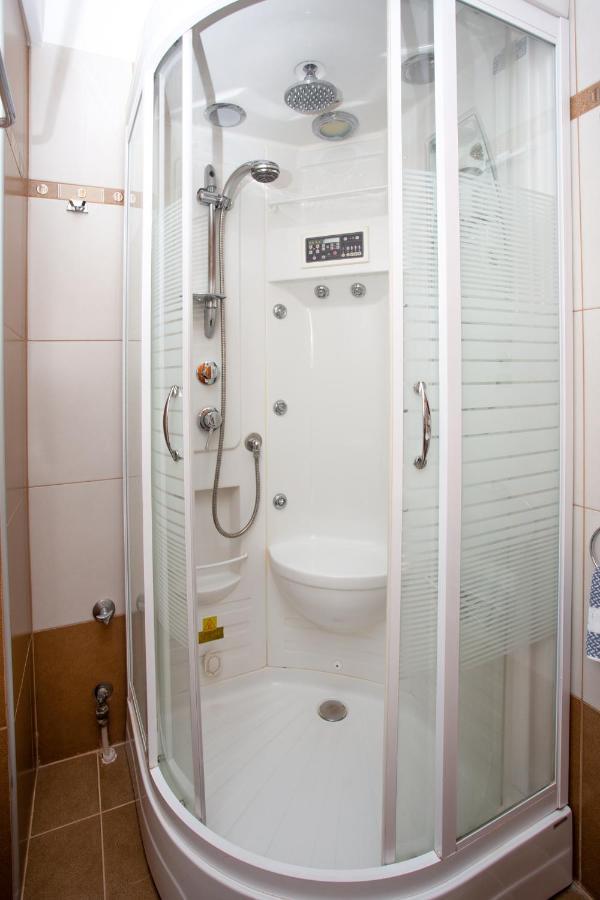 Hotel Adonis Мецовон Экстерьер фото