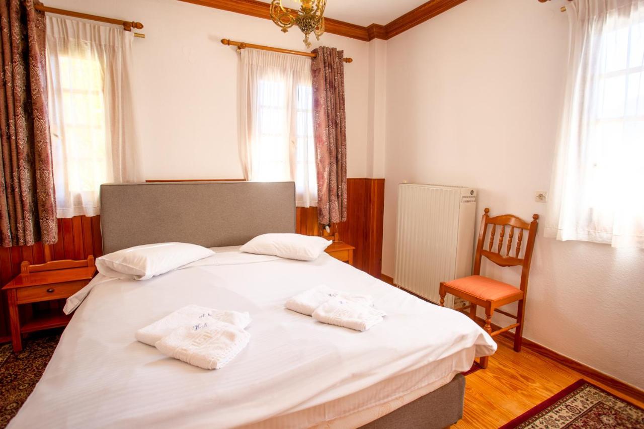 Hotel Adonis Мецовон Экстерьер фото