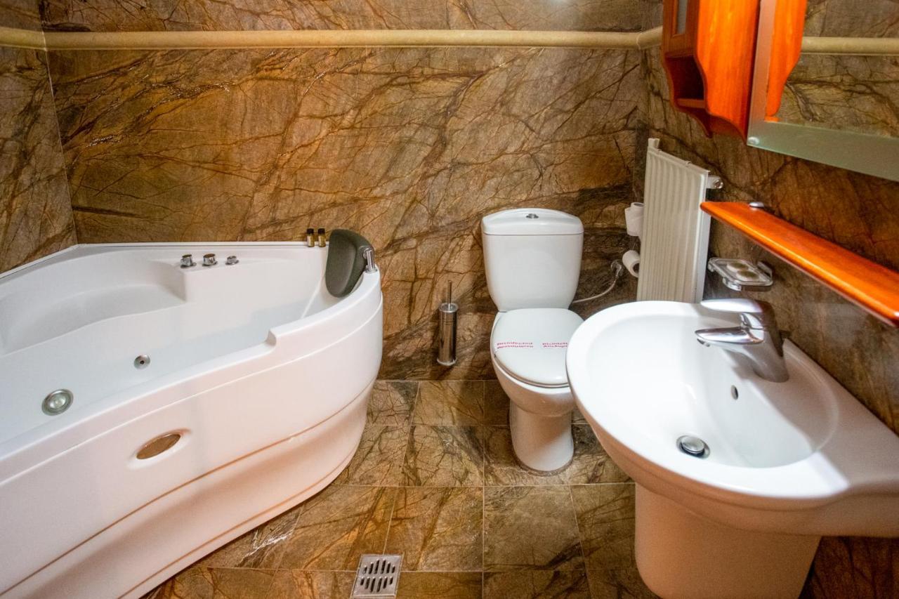 Hotel Adonis Мецовон Экстерьер фото