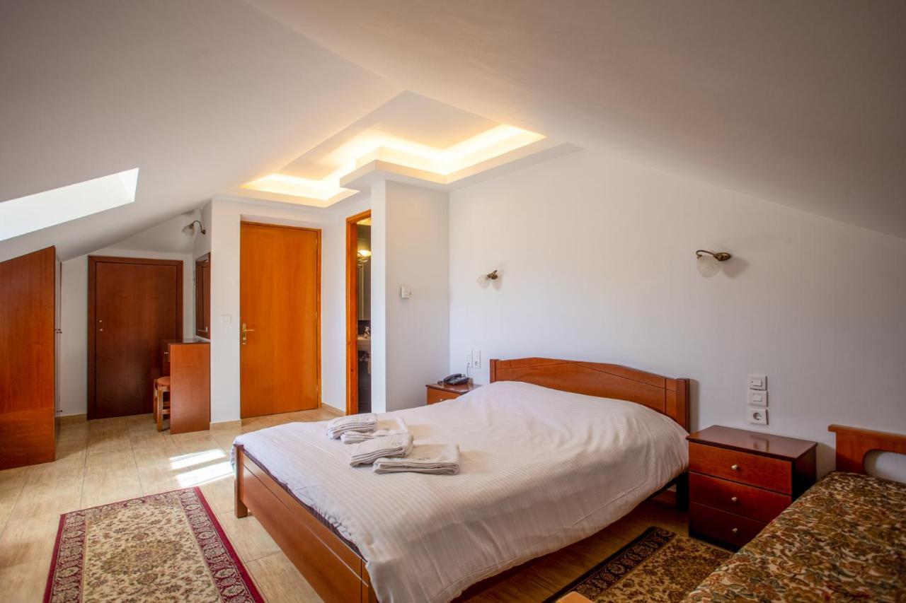 Hotel Adonis Мецовон Экстерьер фото