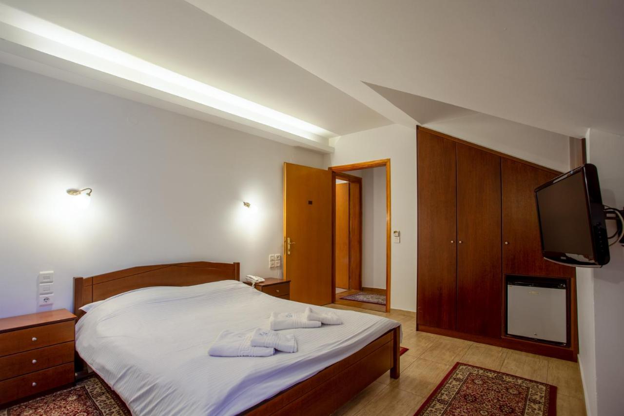 Hotel Adonis Мецовон Экстерьер фото
